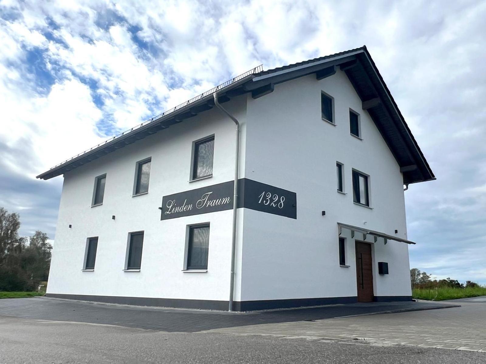 Landgasthaus Zur Linde Pleiskirchen Exterior photo